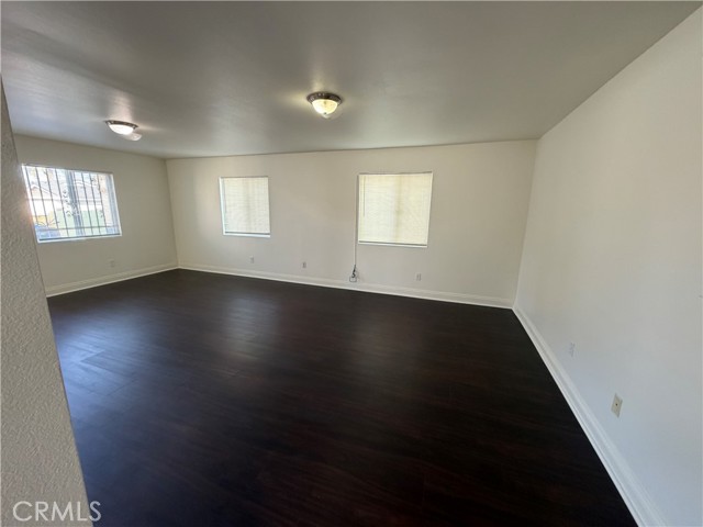 Detail Gallery Image 6 of 17 For 635 E 79th, Los Angeles,  CA 90001 - 5 Beds | 3 Baths