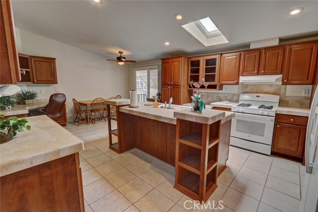 Detail Gallery Image 10 of 51 For 9850 Garfield #35,  Huntington Beach,  CA 92646 - 3 Beds | 2 Baths