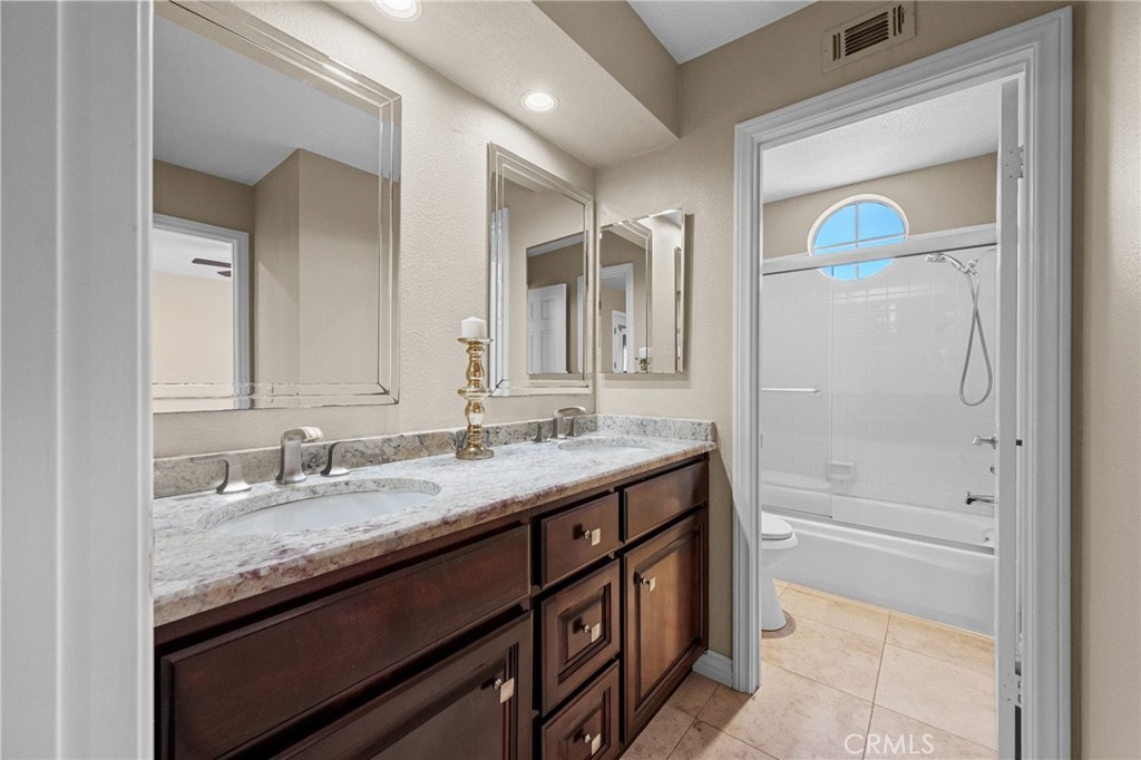 MLS #OC25179992 img 46