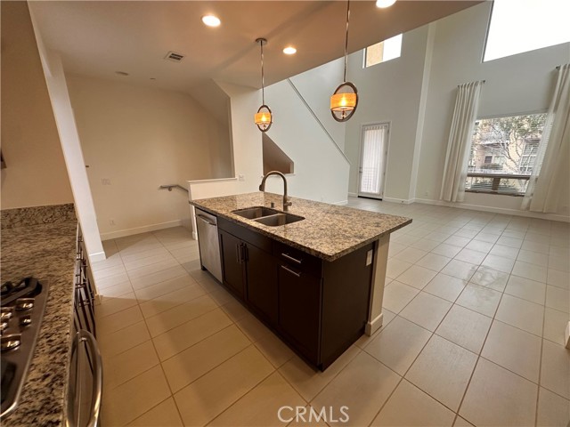 Detail Gallery Image 10 of 69 For 27 Soho, Irvine,  CA 92612 - 3 Beds | 3 Baths