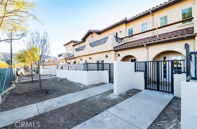 Detail Gallery Image 2 of 43 For 5510 E Los Angeles Ave #1,  Simi Valley,  CA 93063 - 3 Beds | 2/1 Baths