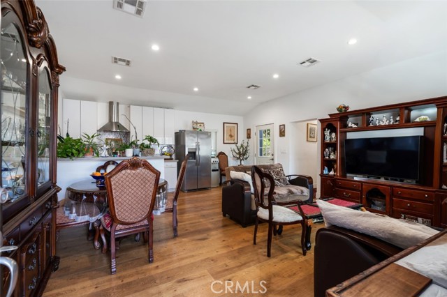 Detail Gallery Image 41 of 54 For 6015 Laurelgrove, North Hollywood,  CA 91606 - 5 Beds | 5 Baths