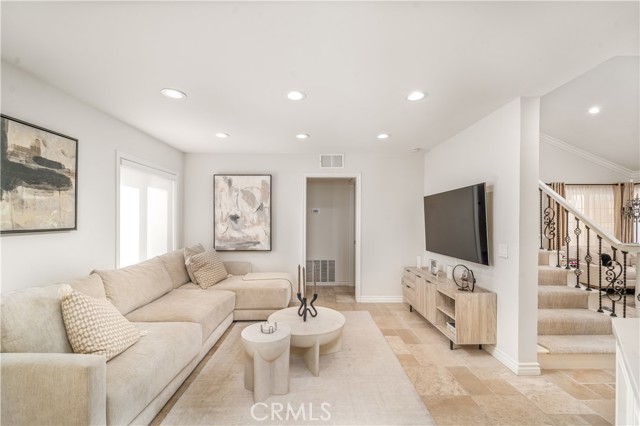 Detail Gallery Image 13 of 36 For 7278 Woodvale Ct, West Hills,  CA 91307 - 3 Beds | 3 Baths