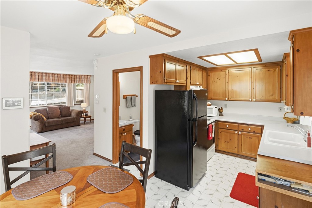 https://media.crmls.org/medias/17970829-54ab-4d4c-b624-351a3b3c9bb6.jpg?preset=X-Large