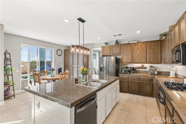 Detail Gallery Image 3 of 36 For 31171 Old Trail Cir, Murrieta,  CA 92563 - 4 Beds | 3 Baths