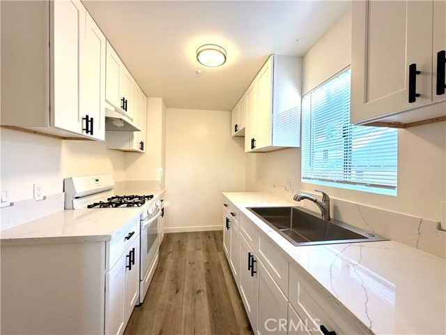 Detail Gallery Image 5 of 12 For 402 N Curtis Ave a,  Alhambra,  CA 91801 - 2 Beds | 1/1 Baths
