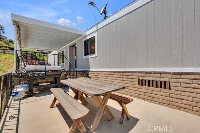 24425 Woolsey Canyon Road, West Hills CA: https://media.crmls.org/medias/1797d5f9-f299-4709-9cf2-a6f831d35ab3.jpg