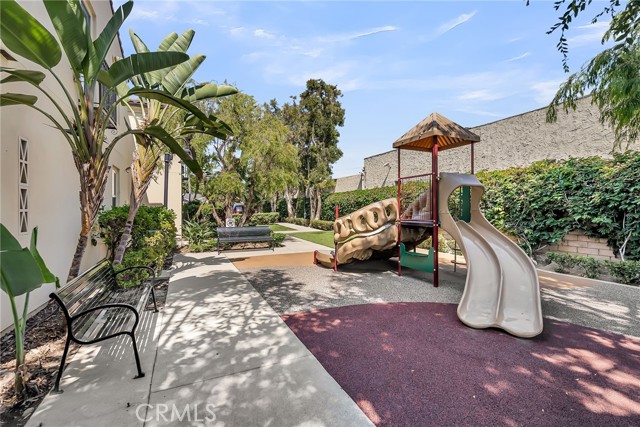 2151 Atlantic Avenue, Long Beach CA: https://media.crmls.org/medias/17980136-b6d7-4cf8-ab3a-a1784cc69b1e.jpg