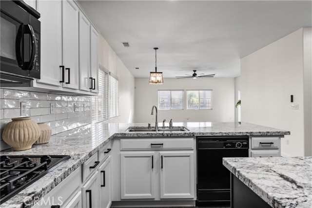 11515 Regarse, Bakersfield CA: https://media.crmls.org/medias/17983d49-83bf-4c93-b5a4-e5e0949c8cd1.jpg