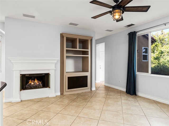 28911 Mirada Circulo, Valencia CA: https://media.crmls.org/medias/1798526a-d7fa-4c59-bccb-1205bc50007e.jpg