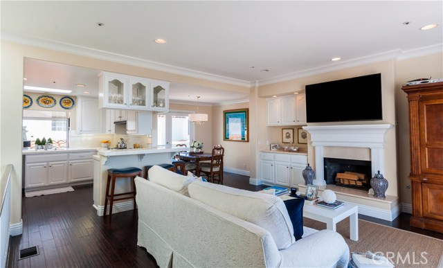 712 Manhattan Beach Boulevard, Manhattan Beach, California 90266, 3 Bedrooms Bedrooms, ,3 BathroomsBathrooms,Residential,Sold,Manhattan Beach,SB17051799