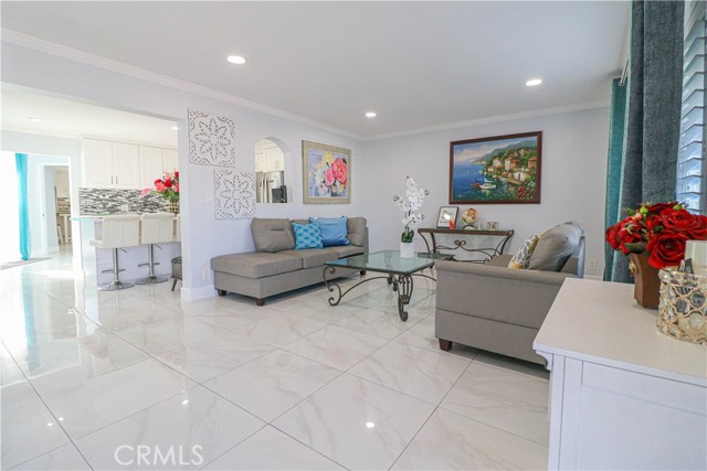 Detail Gallery Image 6 of 29 For 17891 Caledonia, Huntington Beach,  CA 92647 - 5 Beds | 3/2 Baths