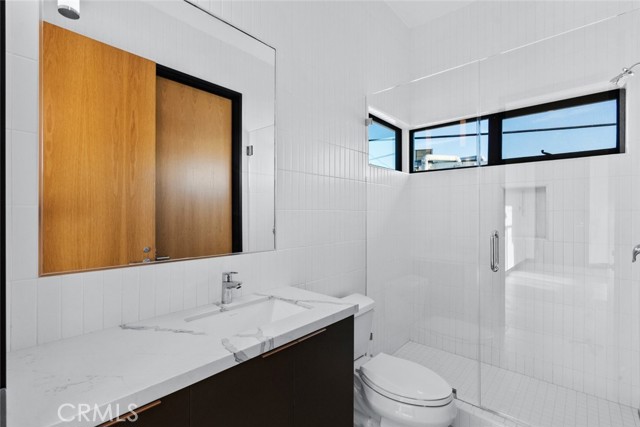 Detail Gallery Image 12 of 18 For 922 W Clark Ave #201,  Burbank,  CA 91506 - 1 Beds | 1 Baths