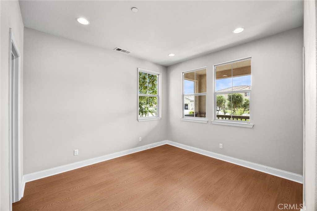 MLS #WS25158608 img 18