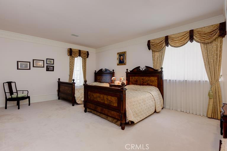 https://media.crmls.org/medias/1799ef6b-5260-4ad6-9078-04a004900eed.jpg?preset=X-Large