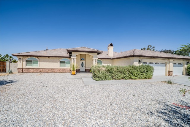 13546 Rincon Road, Apple Valley CA: https://media.crmls.org/medias/1799f255-bf58-4468-b392-1747cf43ed3a.jpg