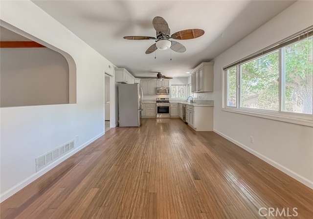 Detail Gallery Image 7 of 39 For 24022 Wildwood Canyon Rd, Newhall,  CA 91321 - 3 Beds | 2 Baths
