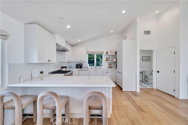 Detail Gallery Image 9 of 34 For 6413 La Punta Dr, Los Angeles,  CA 90068 - 4 Beds | 2/1 Baths