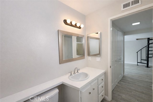 Image 9 of 39 For 10520 Lakeside  L