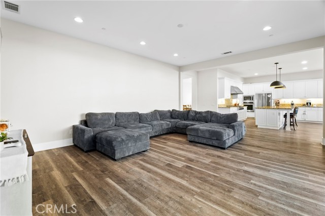 Detail Gallery Image 14 of 39 For 27606 Skylark Ln, Saugus,  CA 91350 - 5 Beds | 5/1 Baths