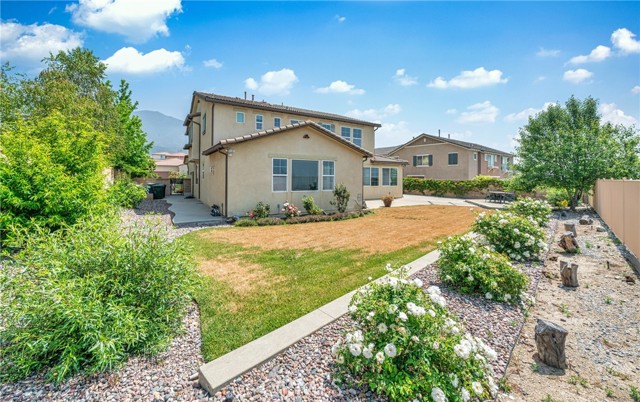 12729 Indian Ocean Drive, Etiwanda CA: https://media.crmls.org/medias/179c11ae-ca9c-4d6b-b41d-9ea3ba53f866.jpg