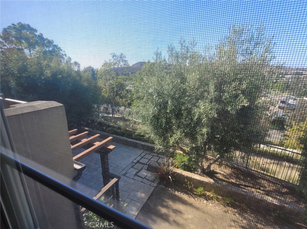 https://media.crmls.org/medias/179c6d45-0372-4590-baa9-bdc05566cc75.jpg?preset=X-Large