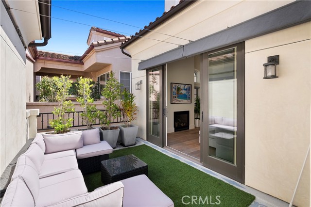 Detail Gallery Image 3 of 31 For 606 1/2 Marigold Ave, Corona Del Mar,  CA 92625 - 2 Beds | 2/1 Baths