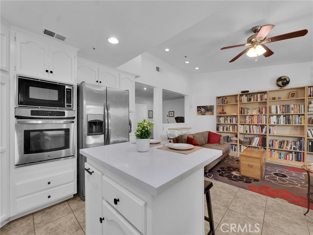 Detail Gallery Image 8 of 43 For 24527 Indian Hill Ln, West Hills,  CA 91307 - 5 Beds | 3 Baths