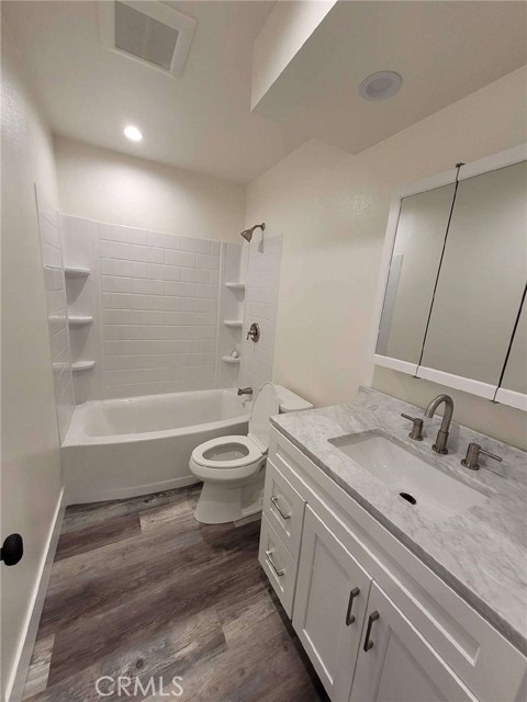 Detail Gallery Image 15 of 18 For 402 E Glendale Dr, Orange,  CA 92865 - 6 Beds | 4 Baths