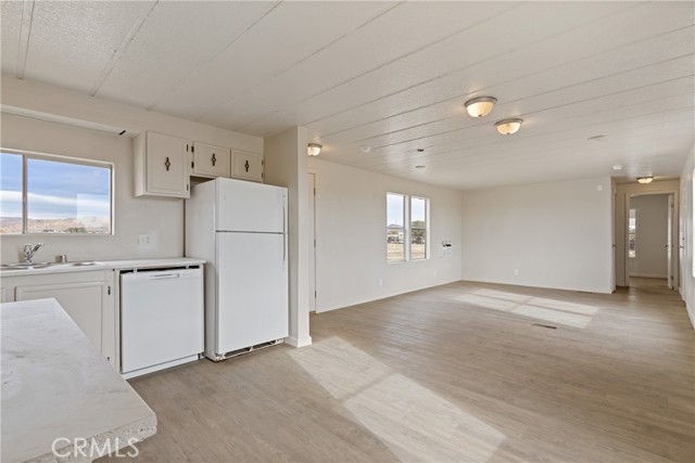 Detail Gallery Image 7 of 24 For 6173 Holiday, Rosamond,  CA 93560 - 2 Beds | 2 Baths