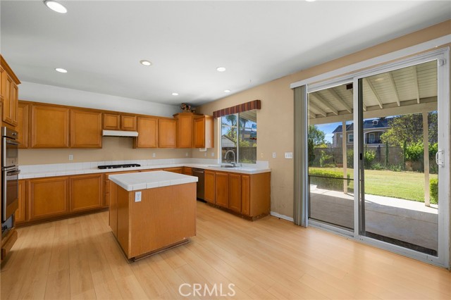 Detail Gallery Image 5 of 32 For 23281 Highland Oaks Ct, Wildomar,  CA 92595 - 4 Beds | 3 Baths