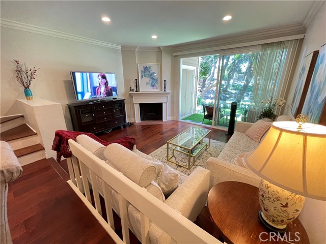 249 Pineview, Irvine CA: https://media.crmls.org/medias/179fb59e-0af2-4b90-b122-146ddffc0693.jpg