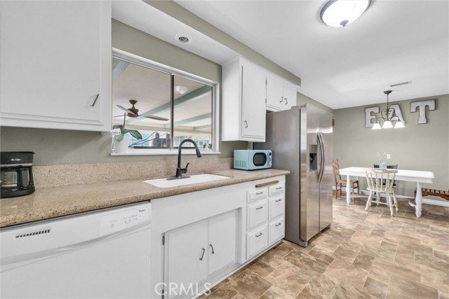 Detail Gallery Image 11 of 34 For 350 E Hacienda, Corona,  CA 92879 - 3 Beds | 2/1 Baths