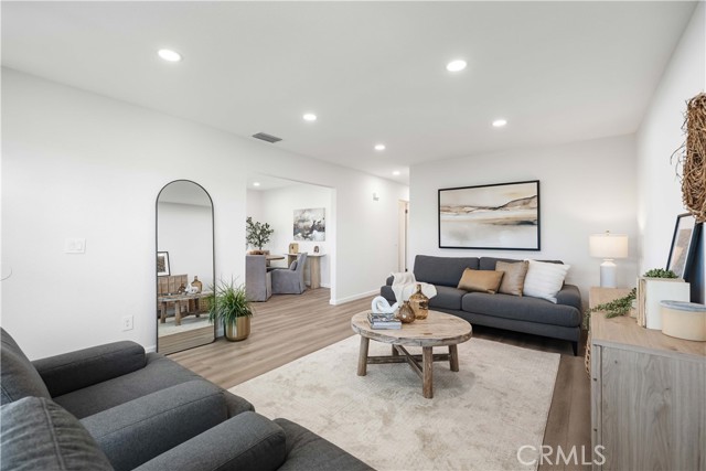 Detail Gallery Image 9 of 39 For 727 N Burney St, Rialto,  CA 92376 - 3 Beds | 2 Baths