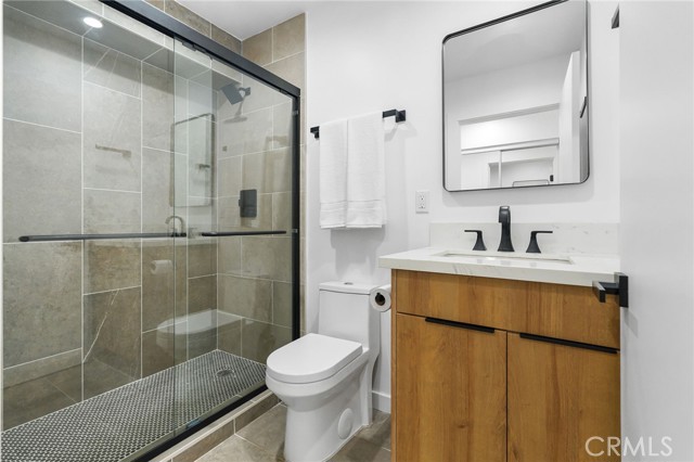 Detail Gallery Image 6 of 24 For 119 S Coroando St #1/2,  Los Angeles,  CA 90057 - 3 Beds | 2 Baths