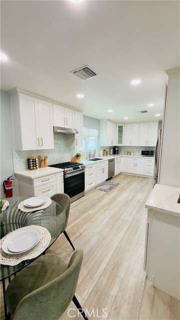 Detail Gallery Image 7 of 10 For 515 Myrtle St, Glendale,  CA 91203 - 3 Beds | 2 Baths