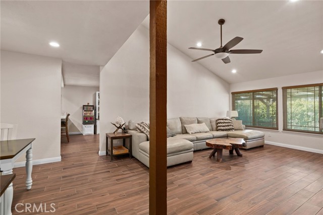 Detail Gallery Image 5 of 31 For 9879 Canada Way, Riverside,  CA 92503 - 4 Beds | 2 Baths