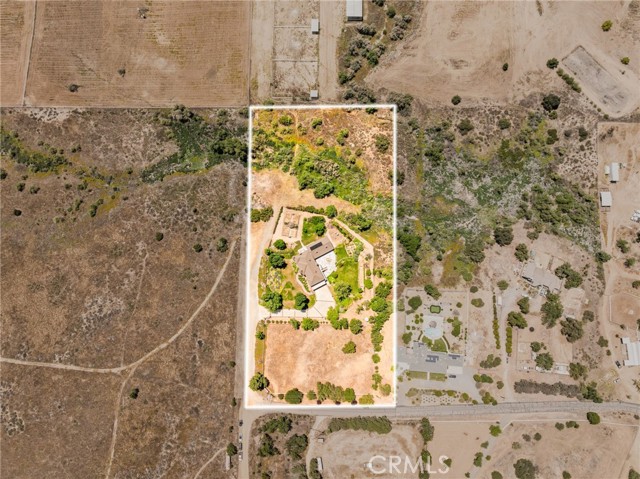 21605 Via Liago, Lake Mathews CA: https://media.crmls.org/medias/17a1cacc-57d9-4065-9def-5f0d2ea2d909.jpg