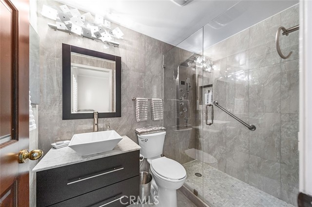18200 Sandringham Court, Porter Ranch CA: https://media.crmls.org/medias/17a26caf-1e47-4b60-8846-d9f65e518cf8.jpg