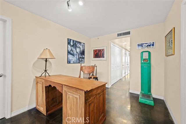 Detail Gallery Image 8 of 42 For 125 N Raymond Ave #413,  Pasadena,  CA 91103 - 3 Beds | 2/1 Baths