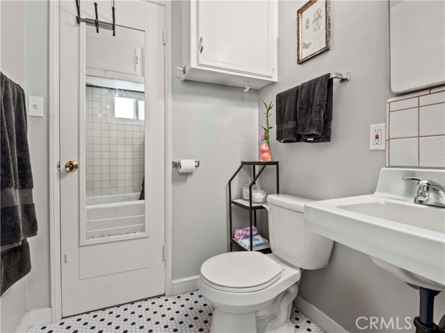 1511 N Maple Street, Burbank CA: https://media.crmls.org/medias/17a3040f-9c37-4c0b-89da-3092c659599c.jpg