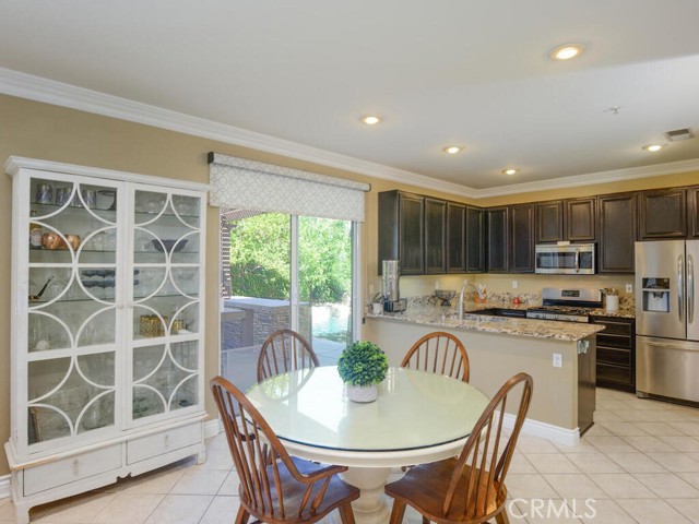Detail Gallery Image 11 of 41 For 5764 Ventana Dr, Fontana,  CA 92336 - 3 Beds | 2/1 Baths