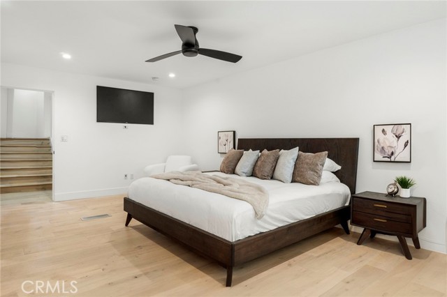 5265 Del Moreno Drive, Woodland Hills CA: https://media.crmls.org/medias/17a4125e-5ecb-41c7-8933-398a12fa398d.jpg