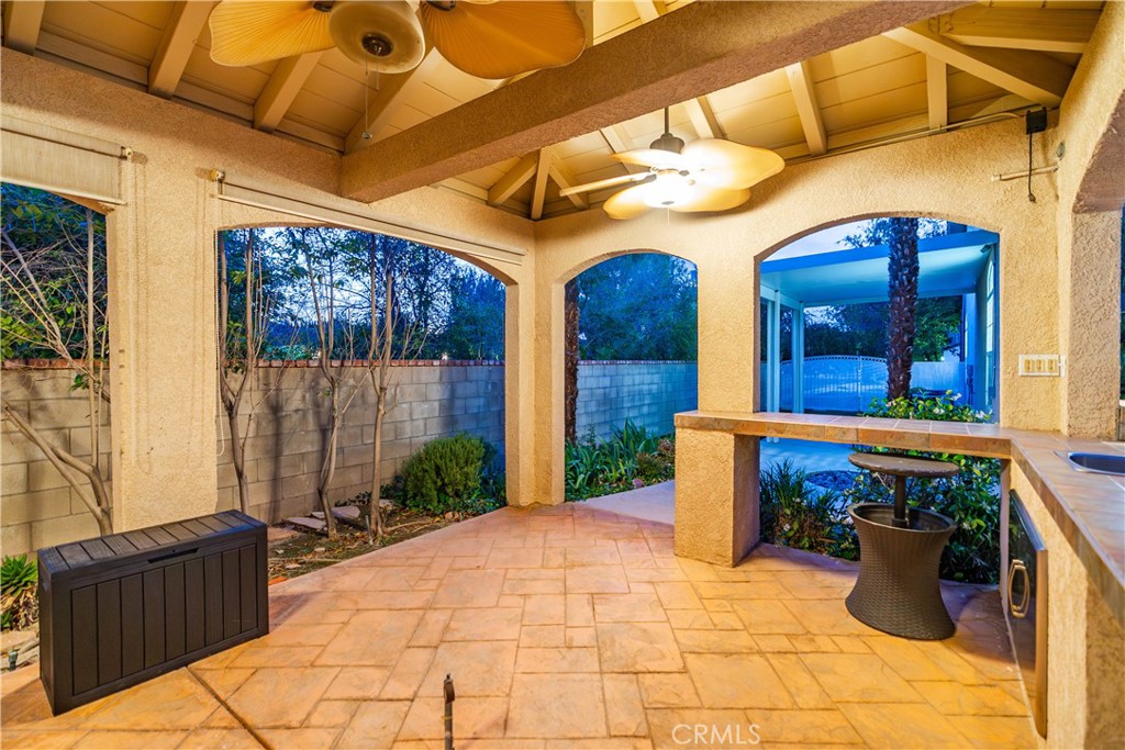 https://media.crmls.org/medias/17a41756-1be1-41e4-97c5-1a1378f3de0a.jpg?preset=X-Large