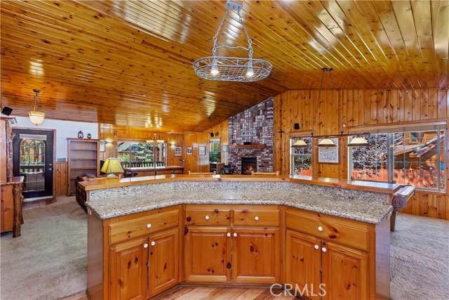 Detail Gallery Image 7 of 40 For 199 Pinecrest Dr, Big Bear Lake,  CA 92315 - 5 Beds | 4 Baths