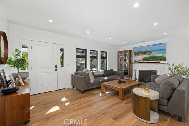 2329 Vineyard Avenue, Los Angeles CA: https://media.crmls.org/medias/17a50d40-604b-4b72-82ea-c9c0625486cf.jpg