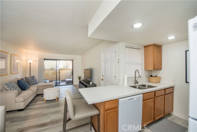 Detail Gallery Image 2 of 30 For 1114 W Blaine St #105,  Riverside,  CA 92507 - 2 Beds | 1 Baths