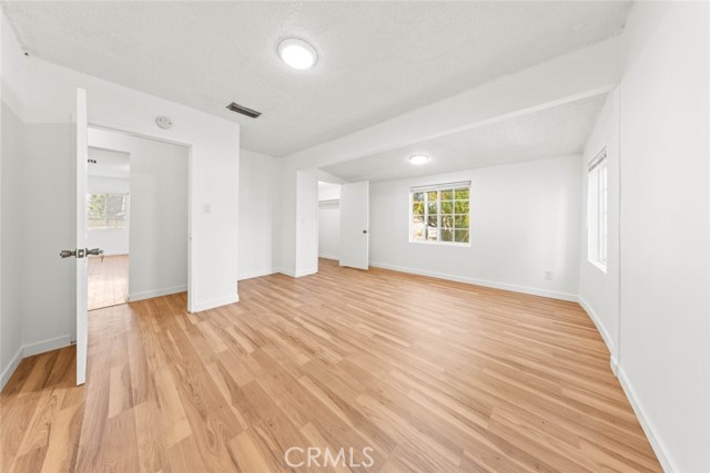 Detail Gallery Image 17 of 52 For 19148 Saticoy St, Reseda,  CA 91335 - 3 Beds | 2 Baths