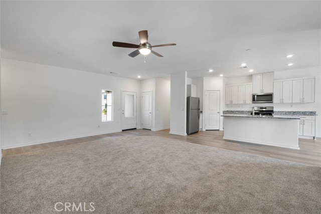 14857 Desert Lily Court, Apple Valley CA: https://media.crmls.org/medias/17a60652-909c-4e26-94d1-02dd586a608c.jpg