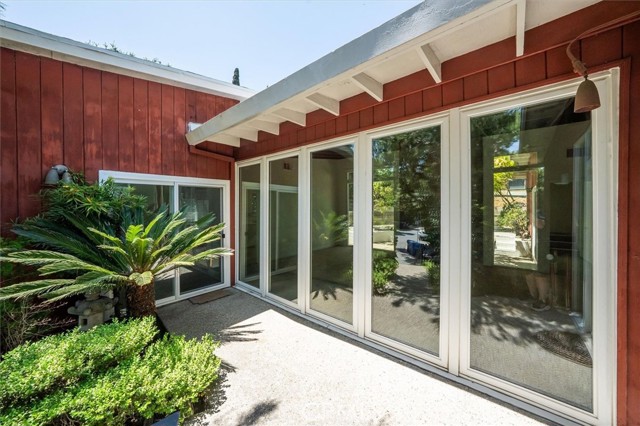 3288 Velma Drive, Los Angeles CA: https://media.crmls.org/medias/17a62917-85b1-4262-8398-40fc0b56c789.jpg